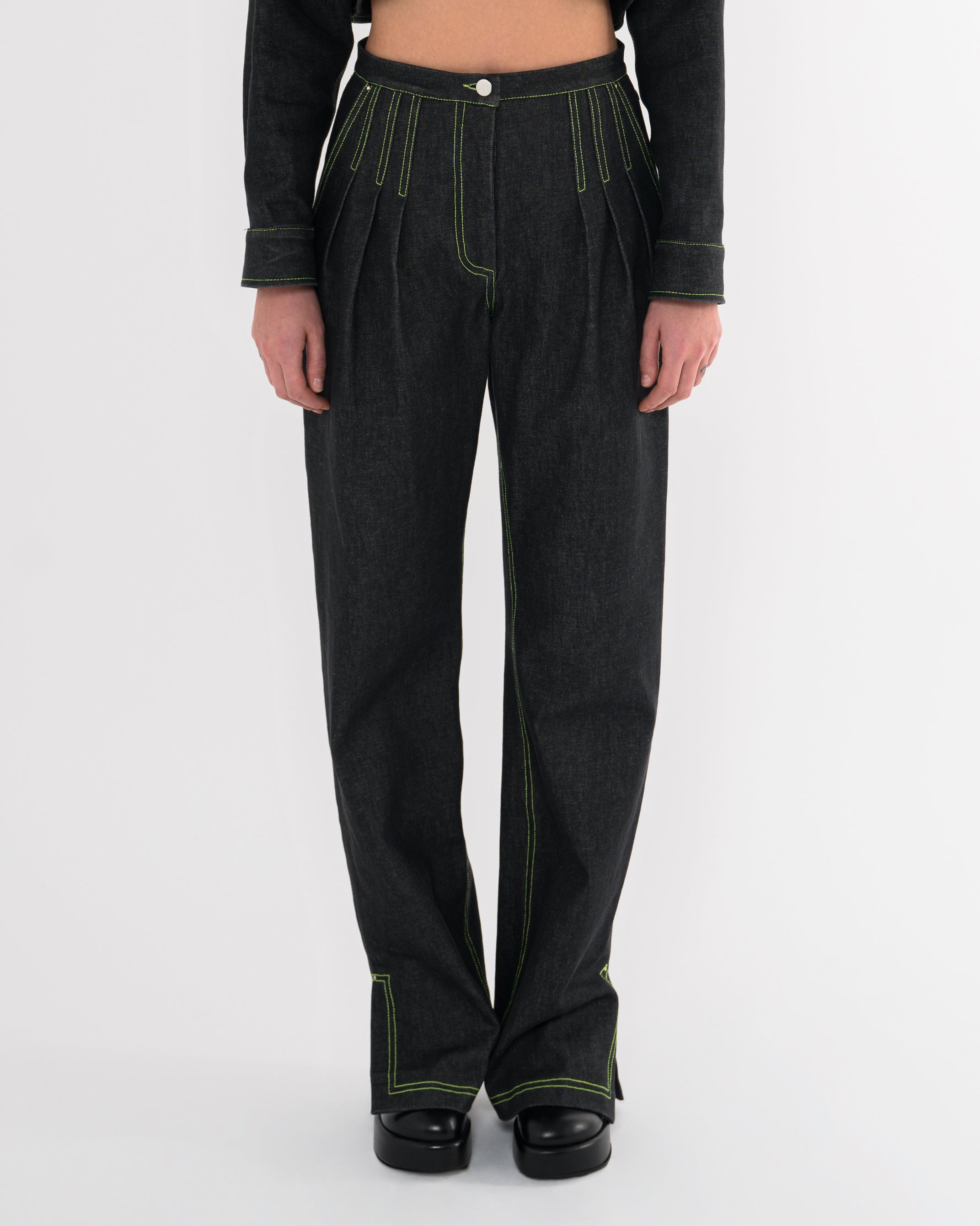 Pantalon trois plis en denim noir de la marque de luxe made in France Raphael de Lacroix 