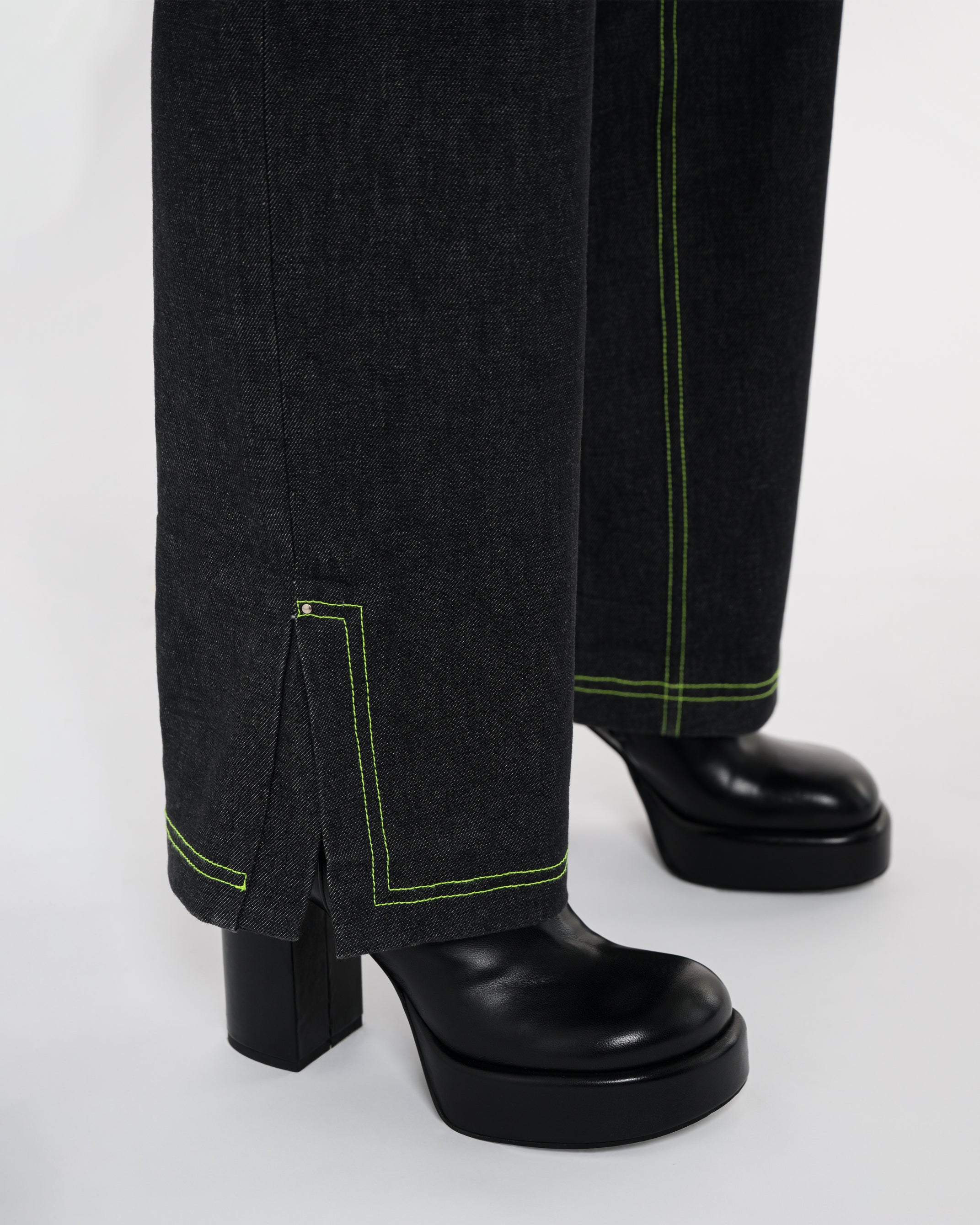 Pantalon trois plis en denim noir de la marque de luxe made in France Raphael de Lacroix 