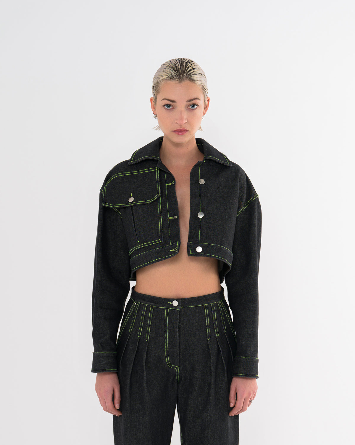 veste en jean noir de la marque de luxe made in France Raphael de Lacroix 
